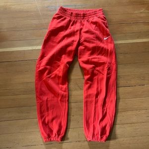 Nike women’s essential fleece sweatpants